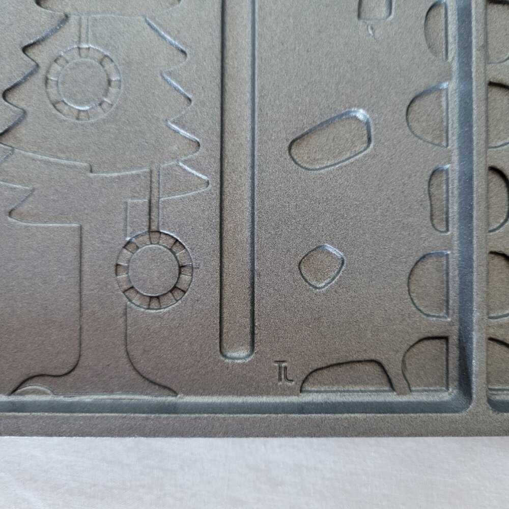 Cast Iron Gingerbread House Mold Double Sided Christmas Holiday - Picture 4 of 6
